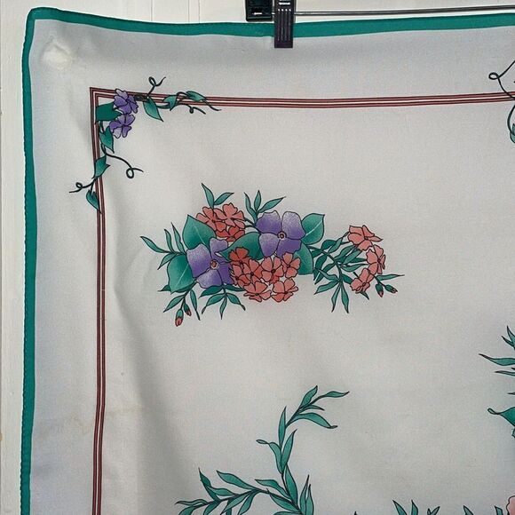 Vtg 70s/80s white polyester floral large square scarf - Picture 2 of 12
